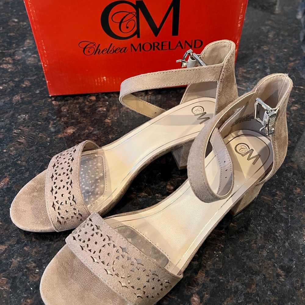 Chelsea Moreland Sandals (6.5)